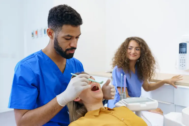 all on 4失敗案例真的會發生嗎?醫師分析all on 4優缺點 8 dental examination of young woman at dental clinic 2023 11 27 05 02 12 utc