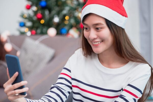 asia-smile-woman-take-selfie-photo-with-mobile-pho-2021-12-09-04-39-17-utc